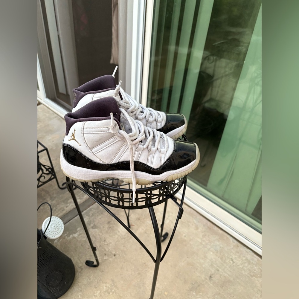 Nike Women's Black and White High-Top Sneakers
